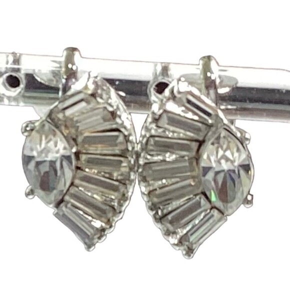 Rhinestone Vtg Wedding Screwback Earrings Silver Tone Setting - Picture 1 of 3